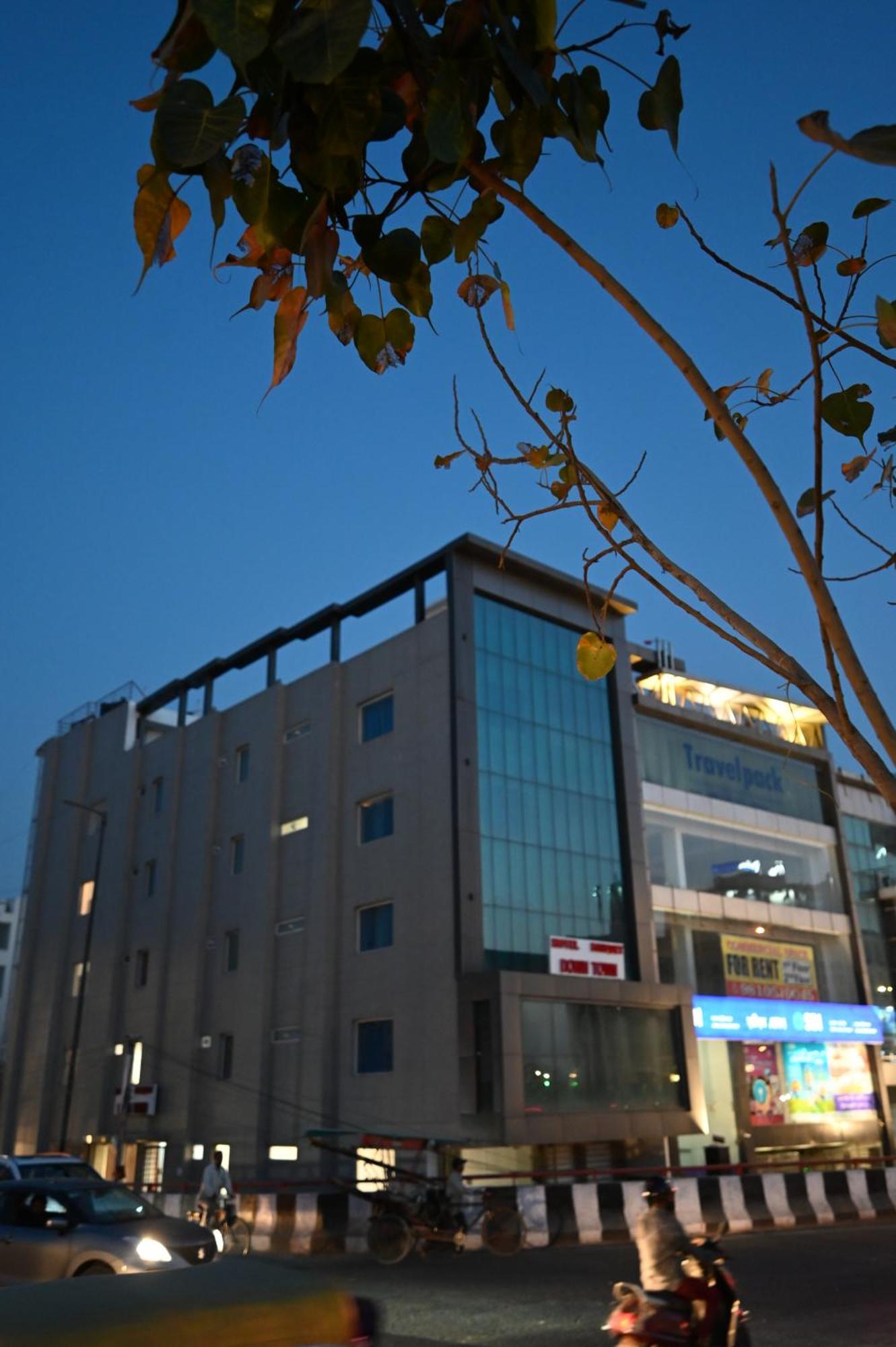 Hotel Down Town Paschim Vihar Delhi  Exterior photo