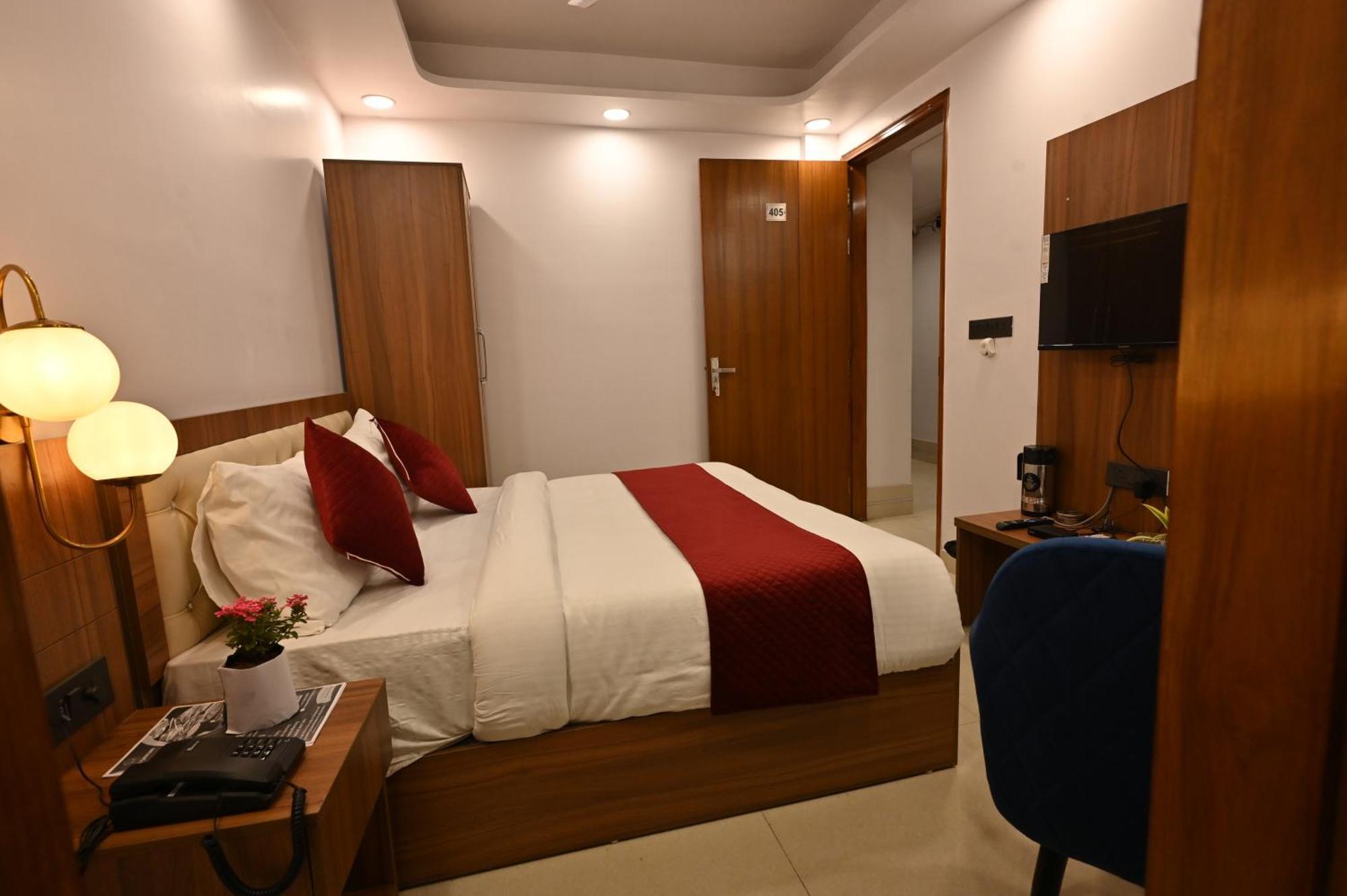 Hotel Down Town Paschim Vihar Delhi  Exterior photo
