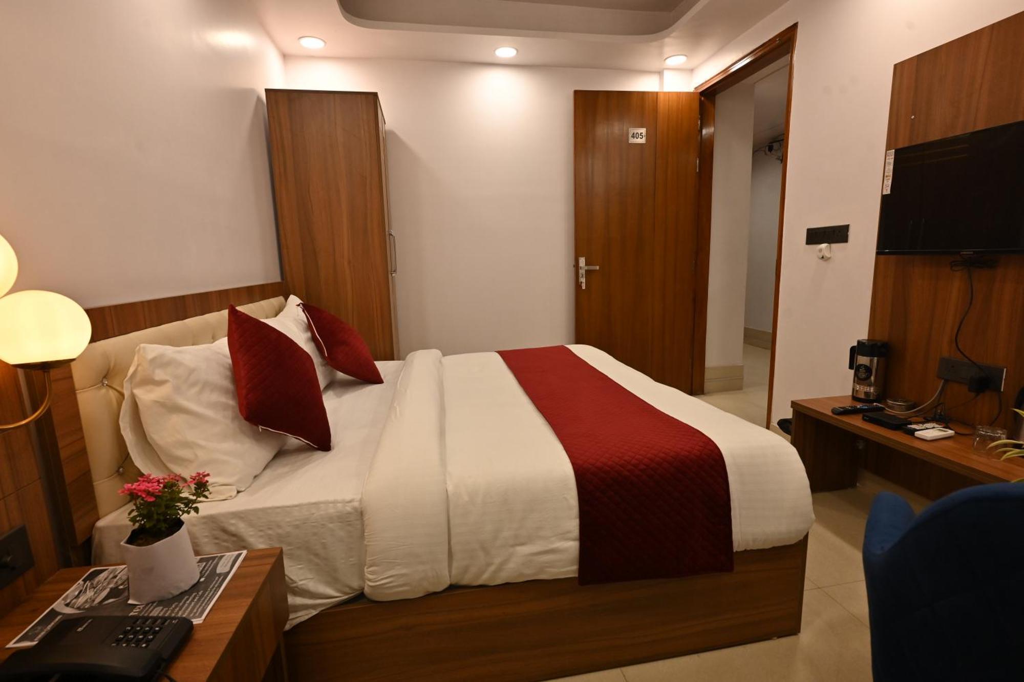 Hotel Down Town Paschim Vihar Delhi  Exterior photo
