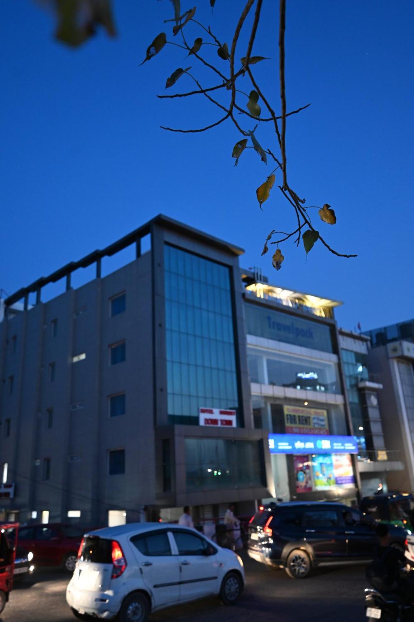 Hotel Down Town Paschim Vihar Delhi  Exterior photo