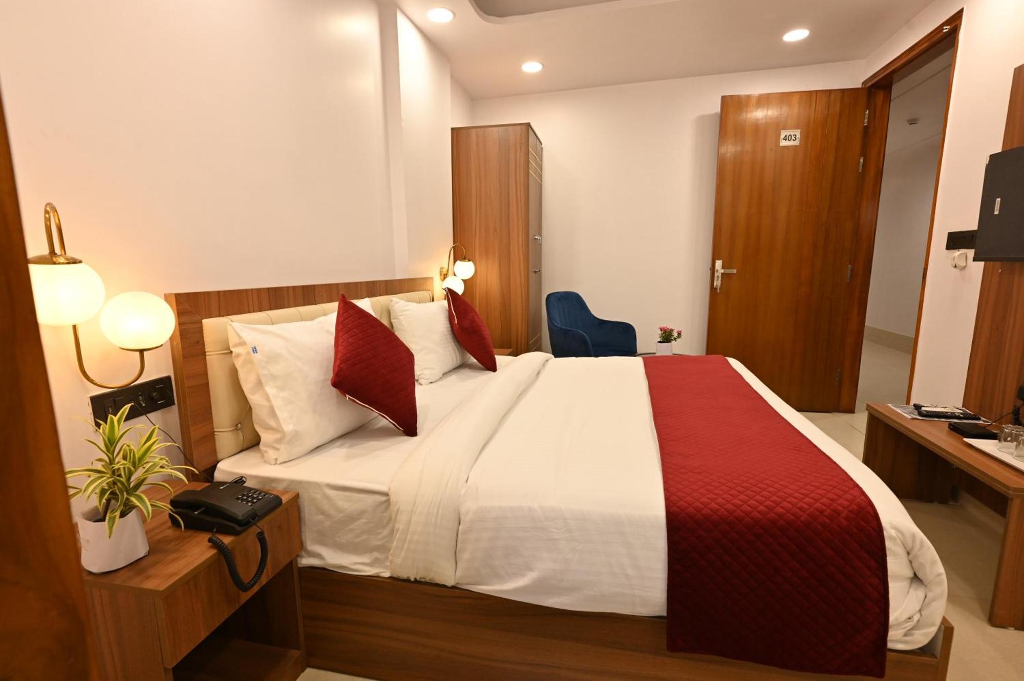 Hotel Down Town Paschim Vihar Delhi  Exterior photo