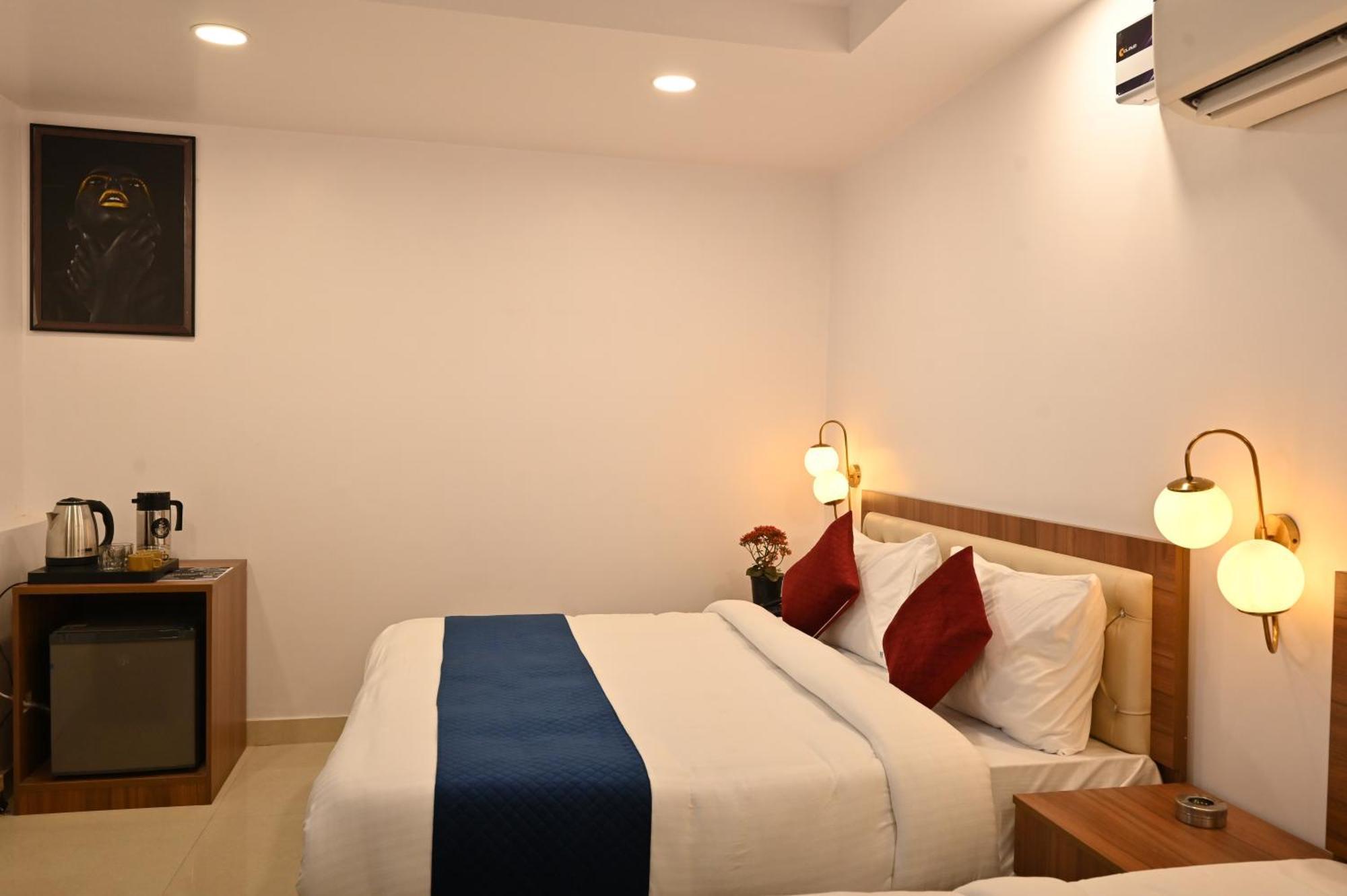 Hotel Down Town Paschim Vihar Delhi  Exterior photo