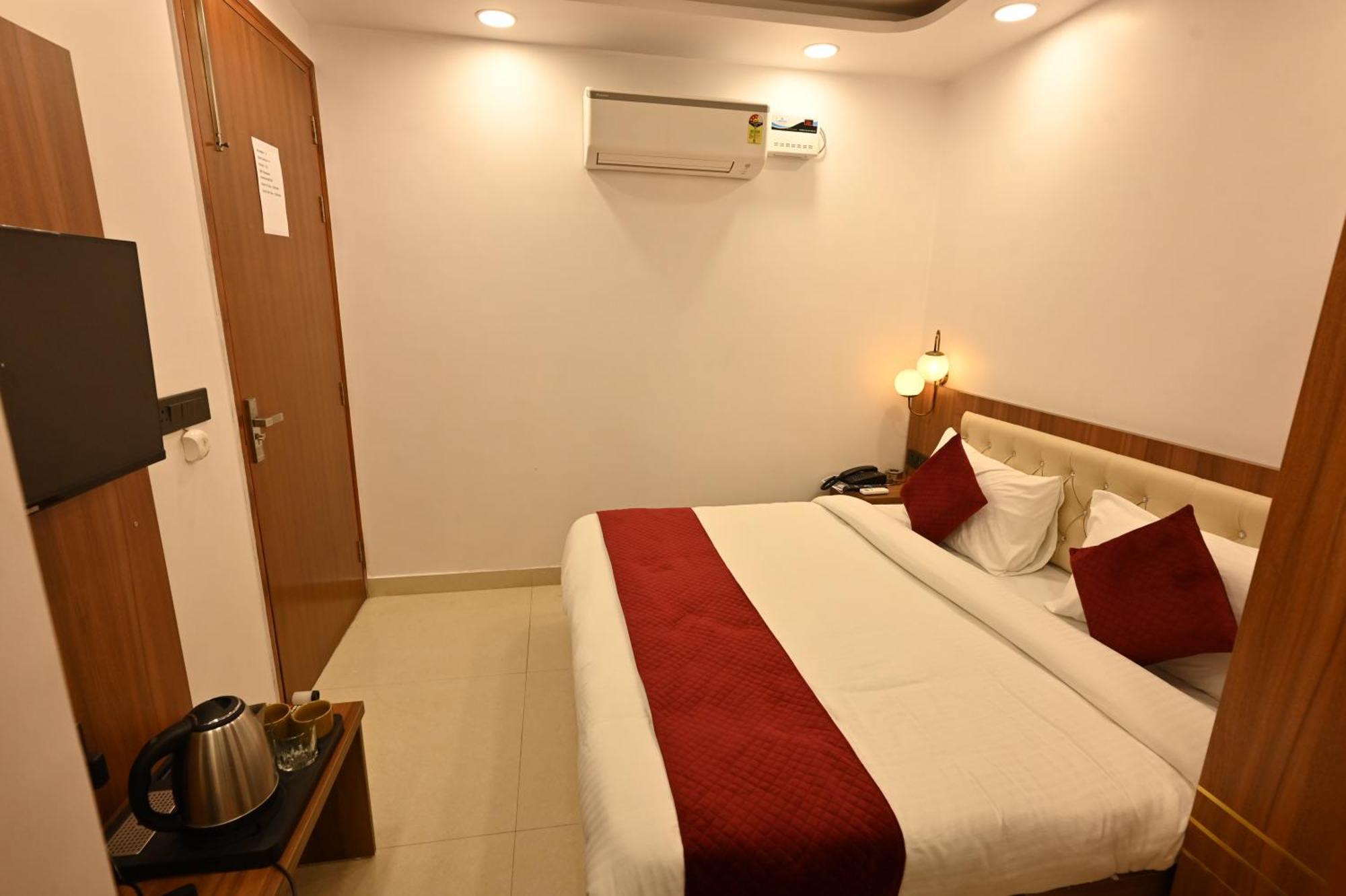 Hotel Down Town Paschim Vihar Delhi  Exterior photo