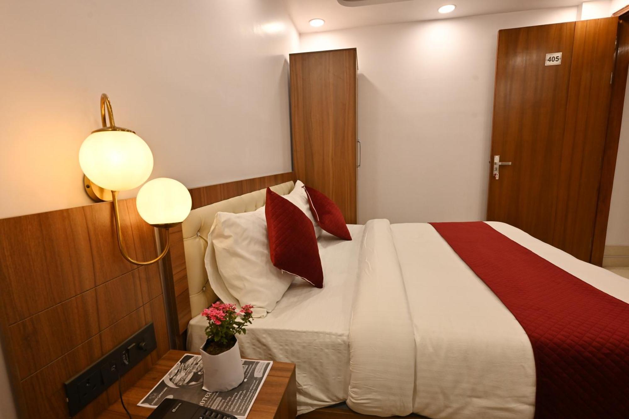 Hotel Down Town Paschim Vihar Delhi  Exterior photo