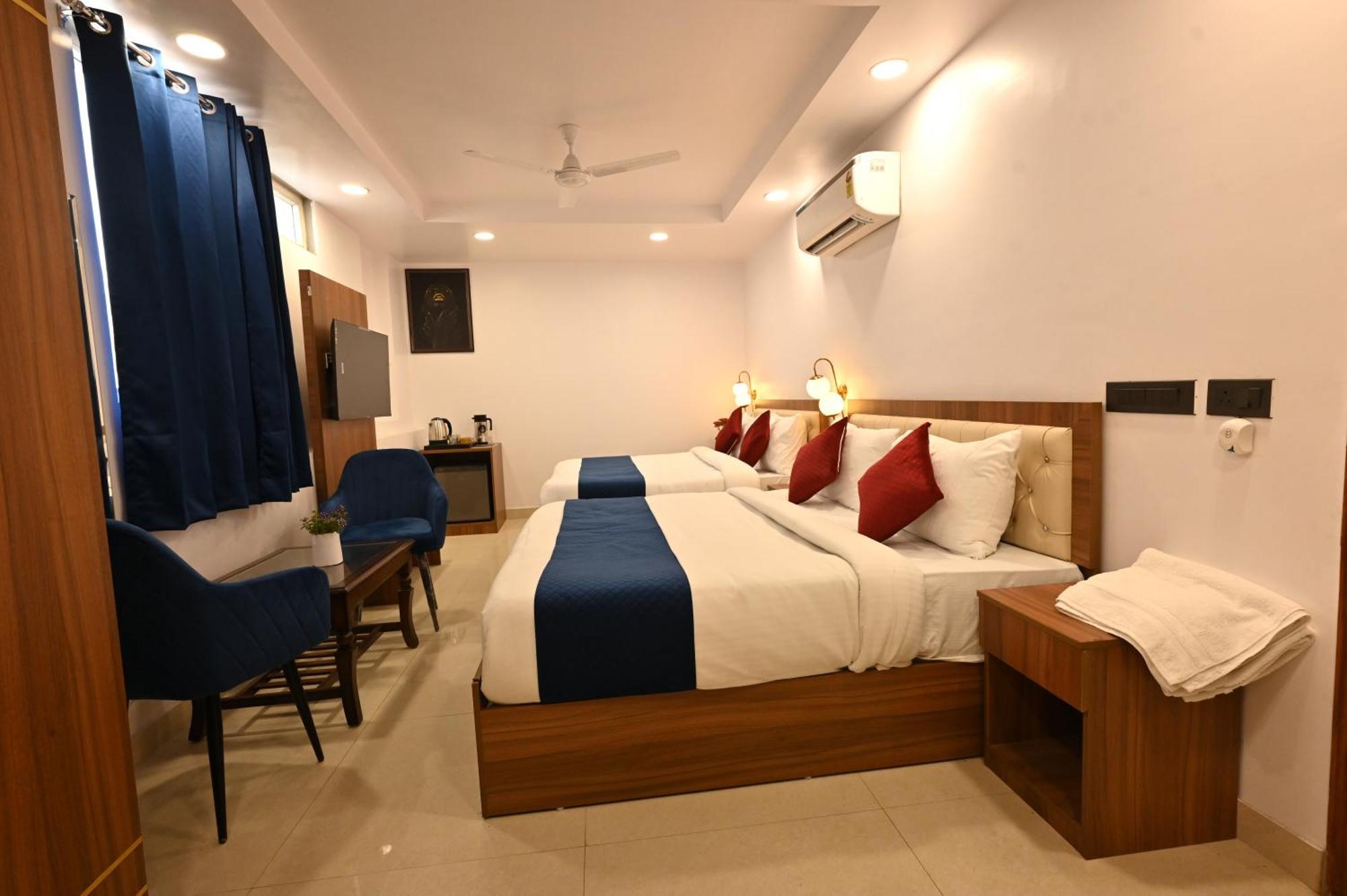 Hotel Down Town Paschim Vihar Delhi  Exterior photo