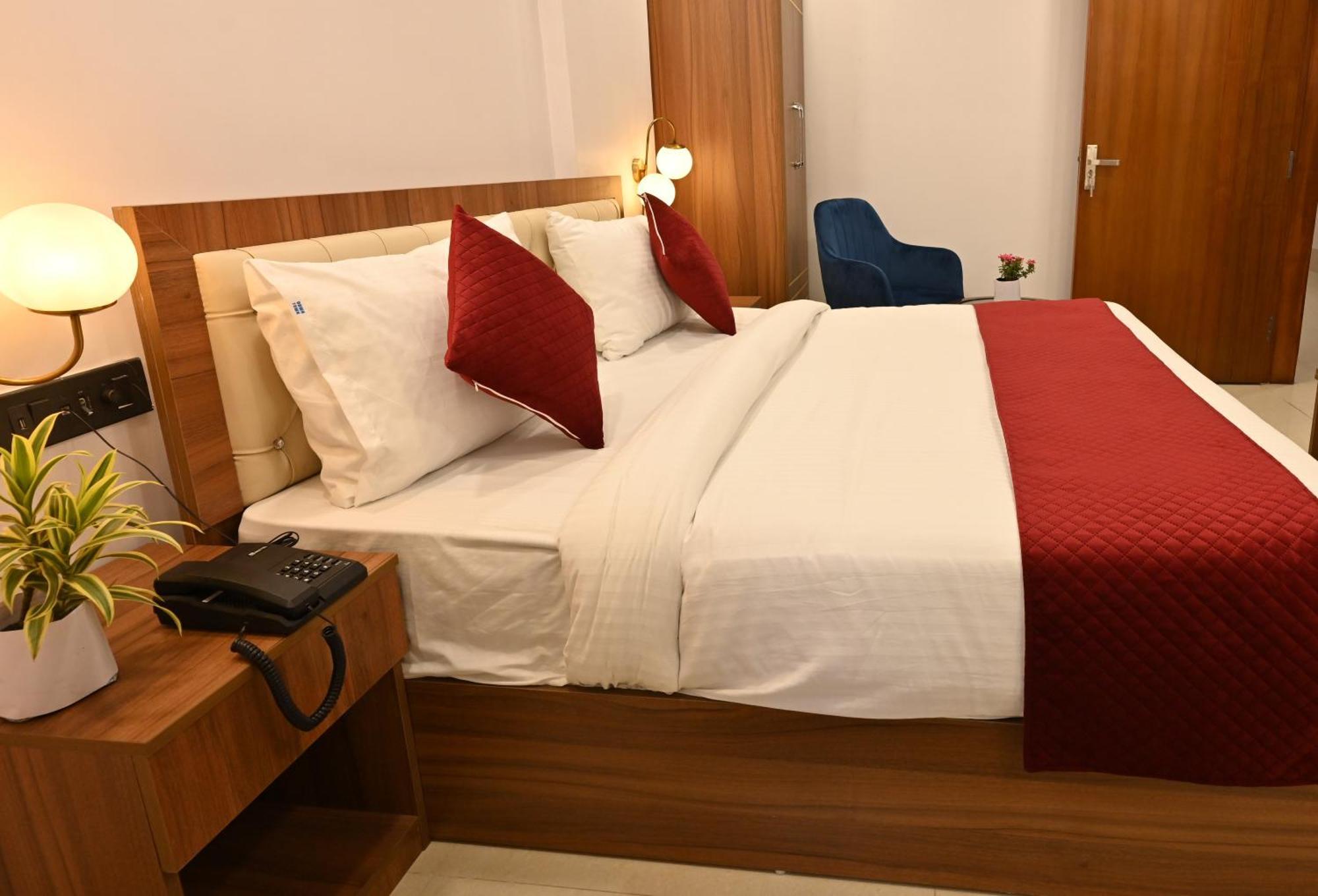 Hotel Down Town Paschim Vihar Delhi  Exterior photo